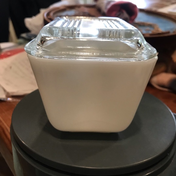 Vintage Pyrex Early American 501 “fridgie” 1.5 cups with lid. Made in USA - Picture 10 of 10